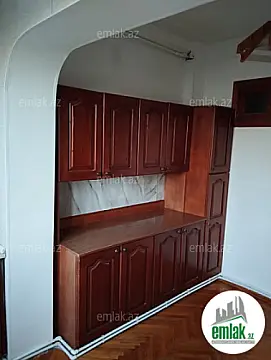 Satılır 3 otaqlı köhnə tikili 90 m²