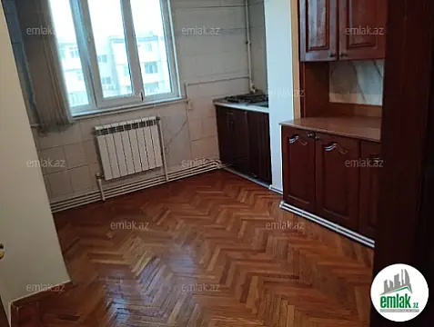 Satılır 3 otaqlı köhnə tikili 90 m²