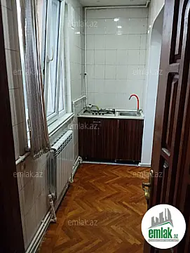 Satılır 3 otaqlı köhnə tikili 90 m²