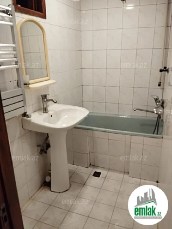Satılır 3 otaqlı köhnə tikili 90 m²