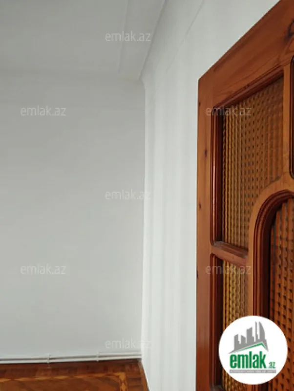 Satılır 3 otaqlı köhnə tikili 90 m²