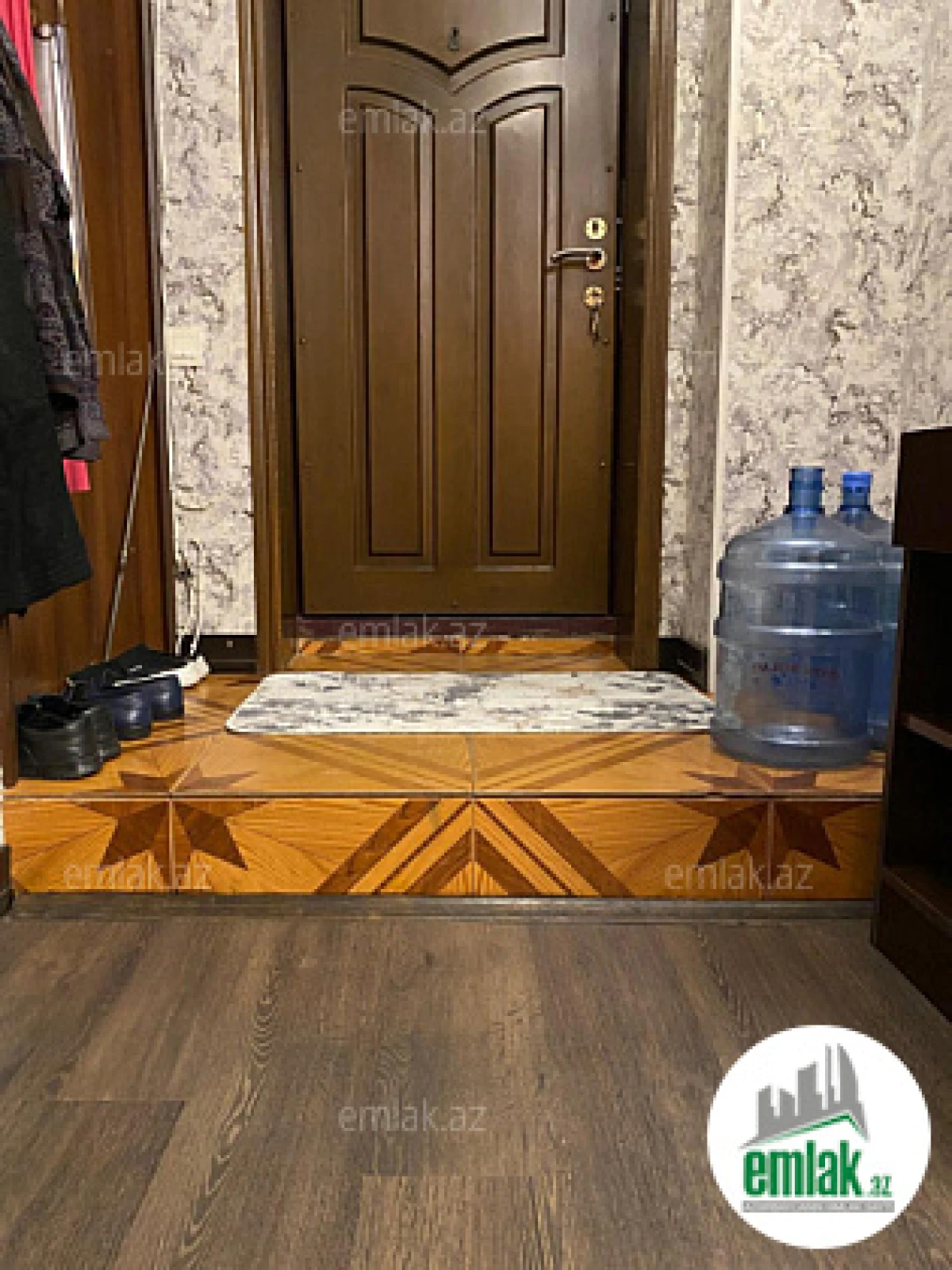 Satılır 4 otaqlı köhnə tikili 105 m²