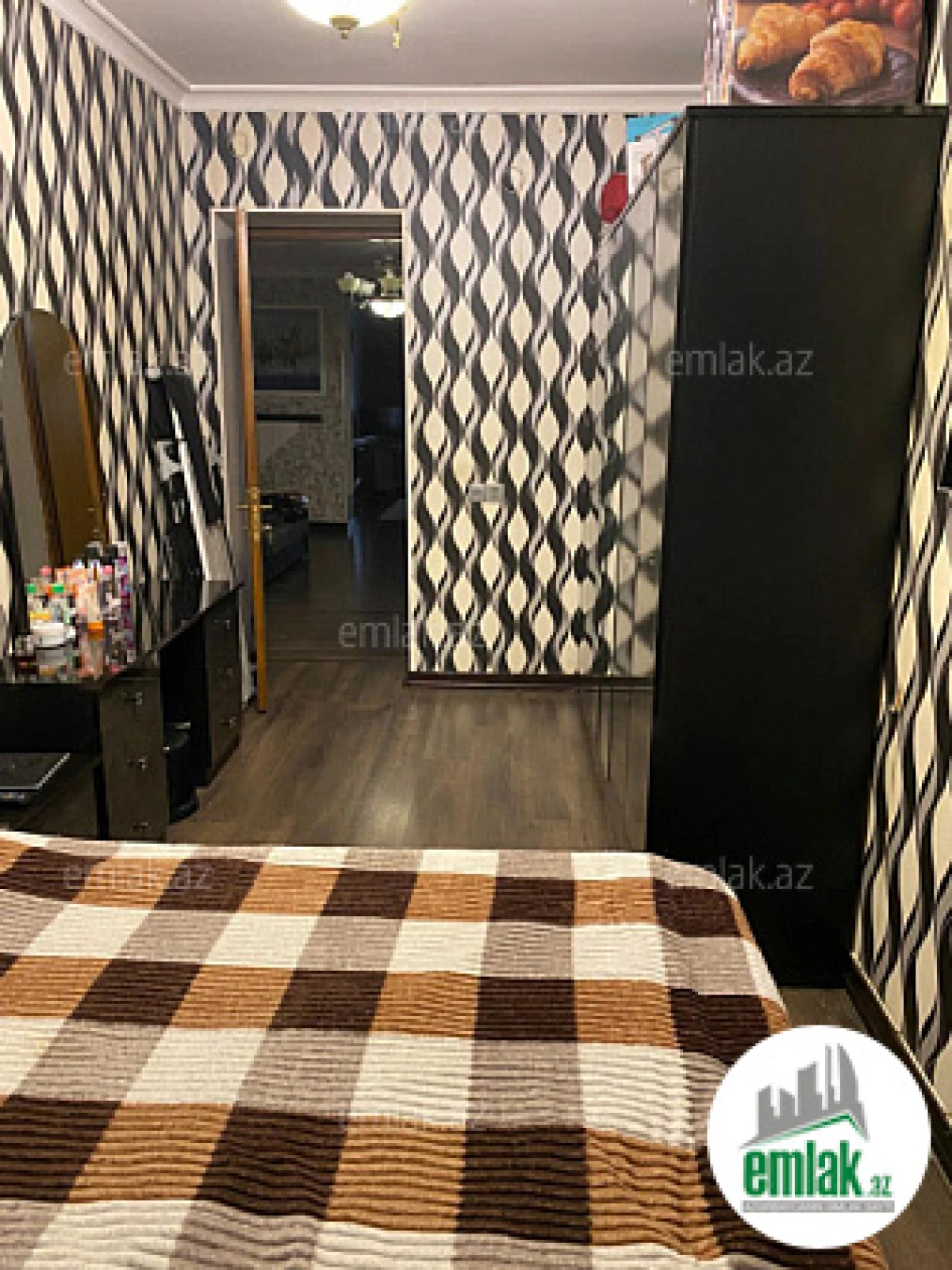 Satılır 4 otaqlı köhnə tikili 105 m²