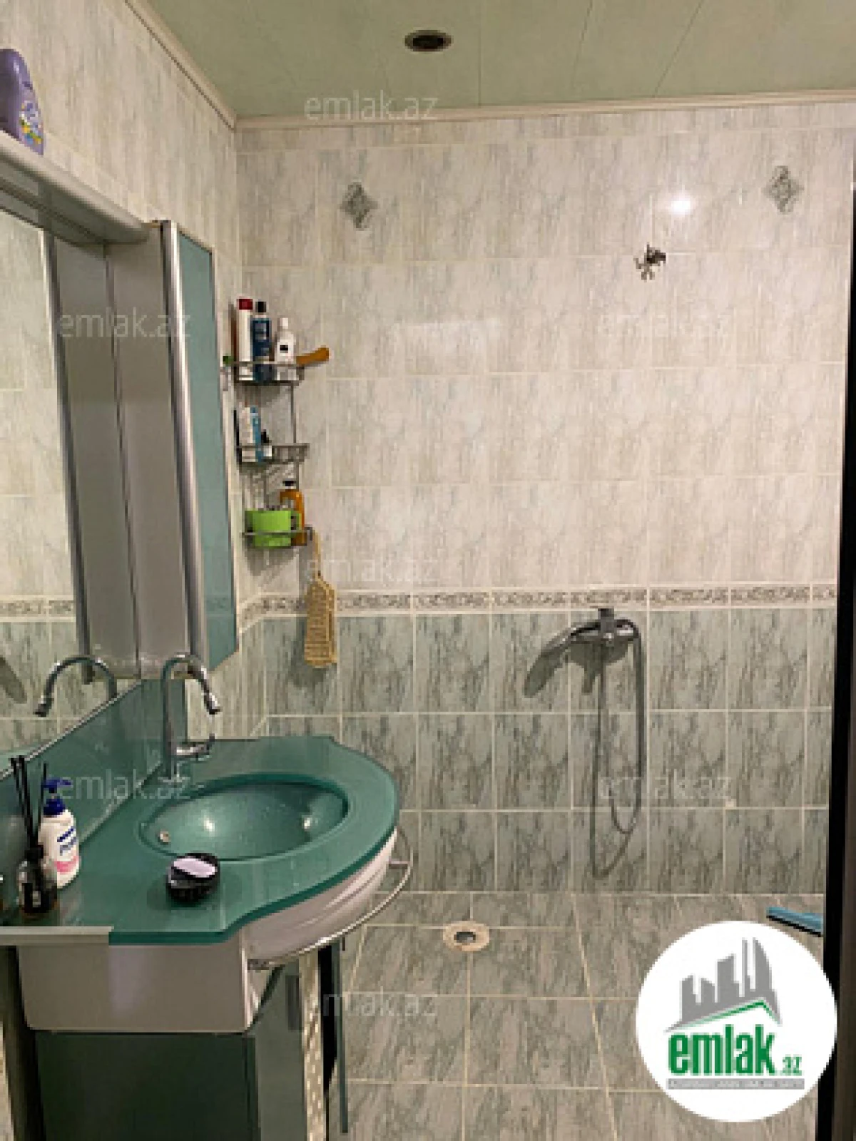 Satılır 4 otaqlı köhnə tikili 105 m²