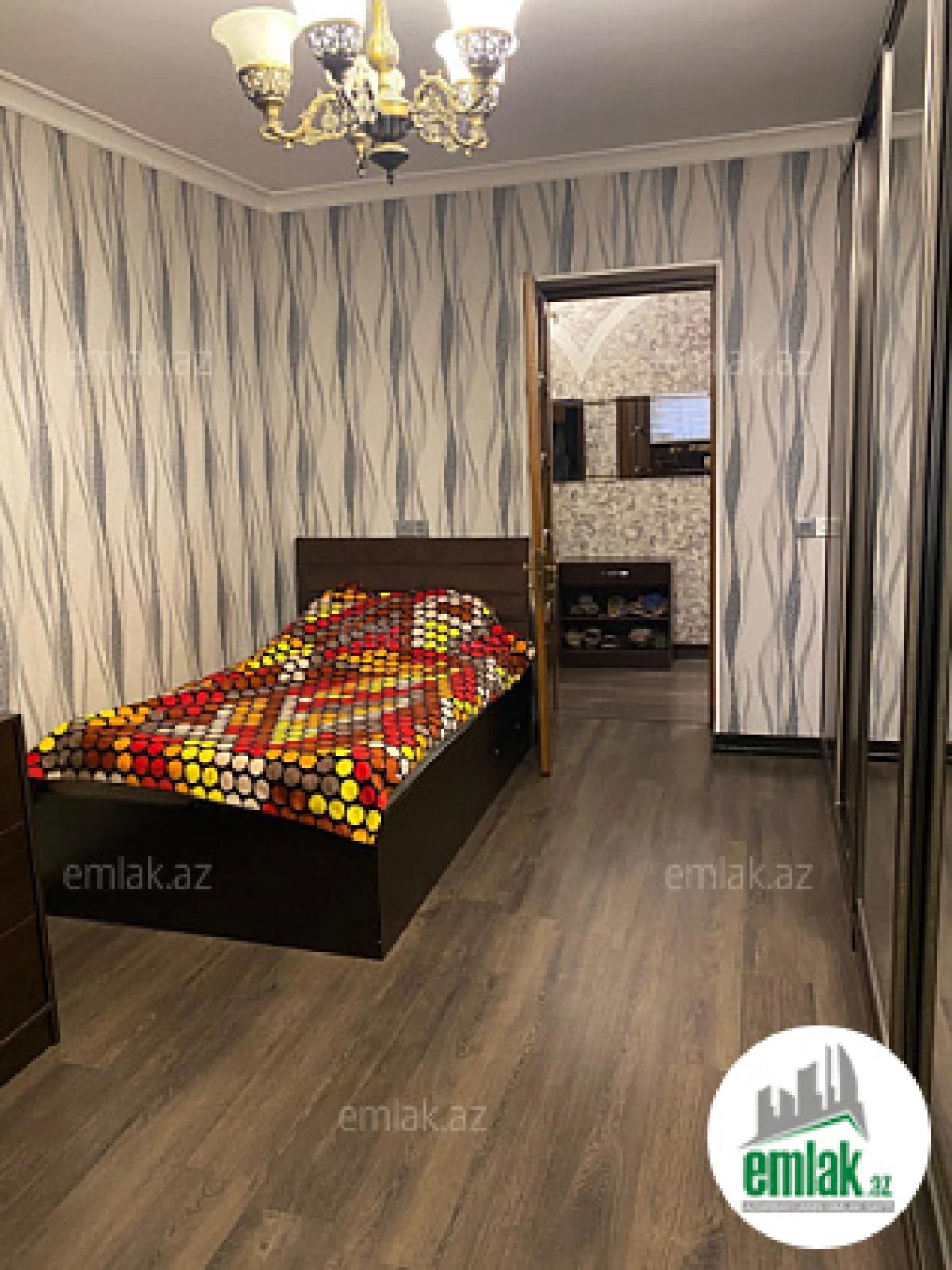 Satılır 4 otaqlı köhnə tikili 105 m²