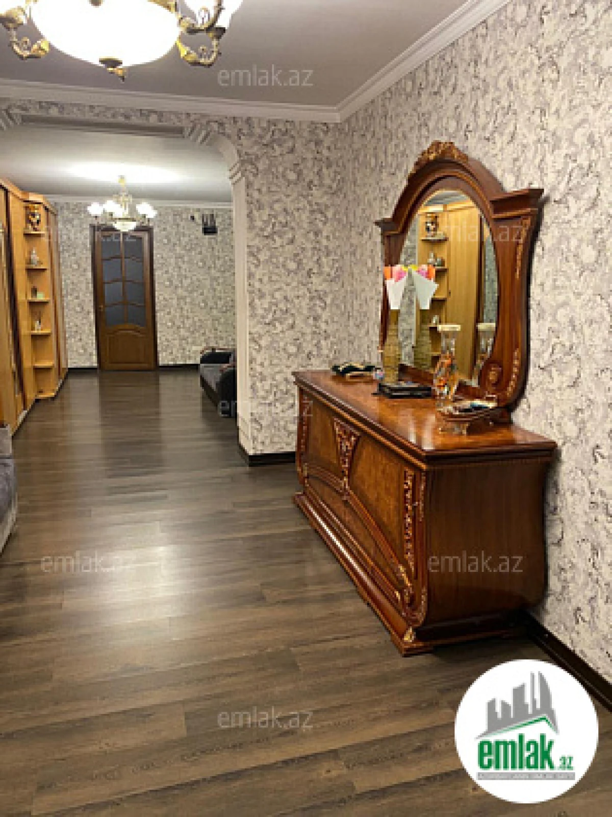 Satılır 4 otaqlı köhnə tikili 105 m²