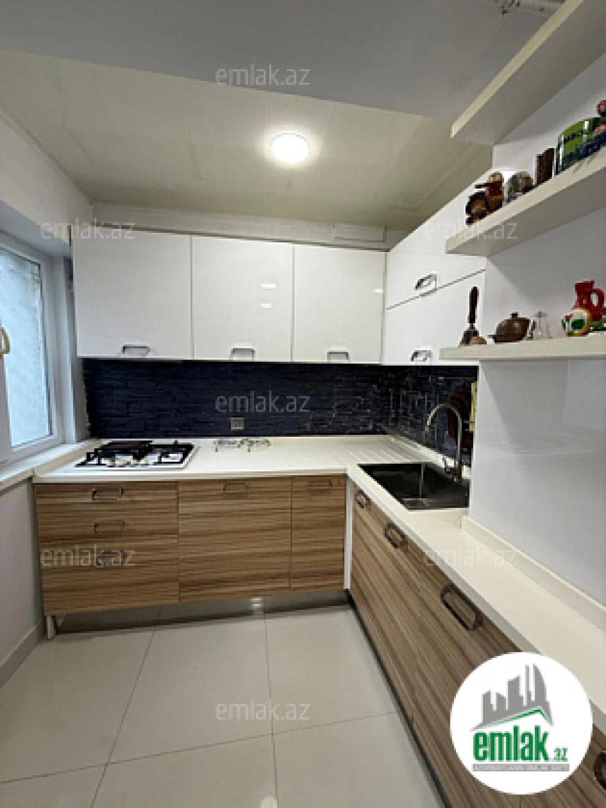 Satılır 2 otaqlı köhnə tikili 75 m²