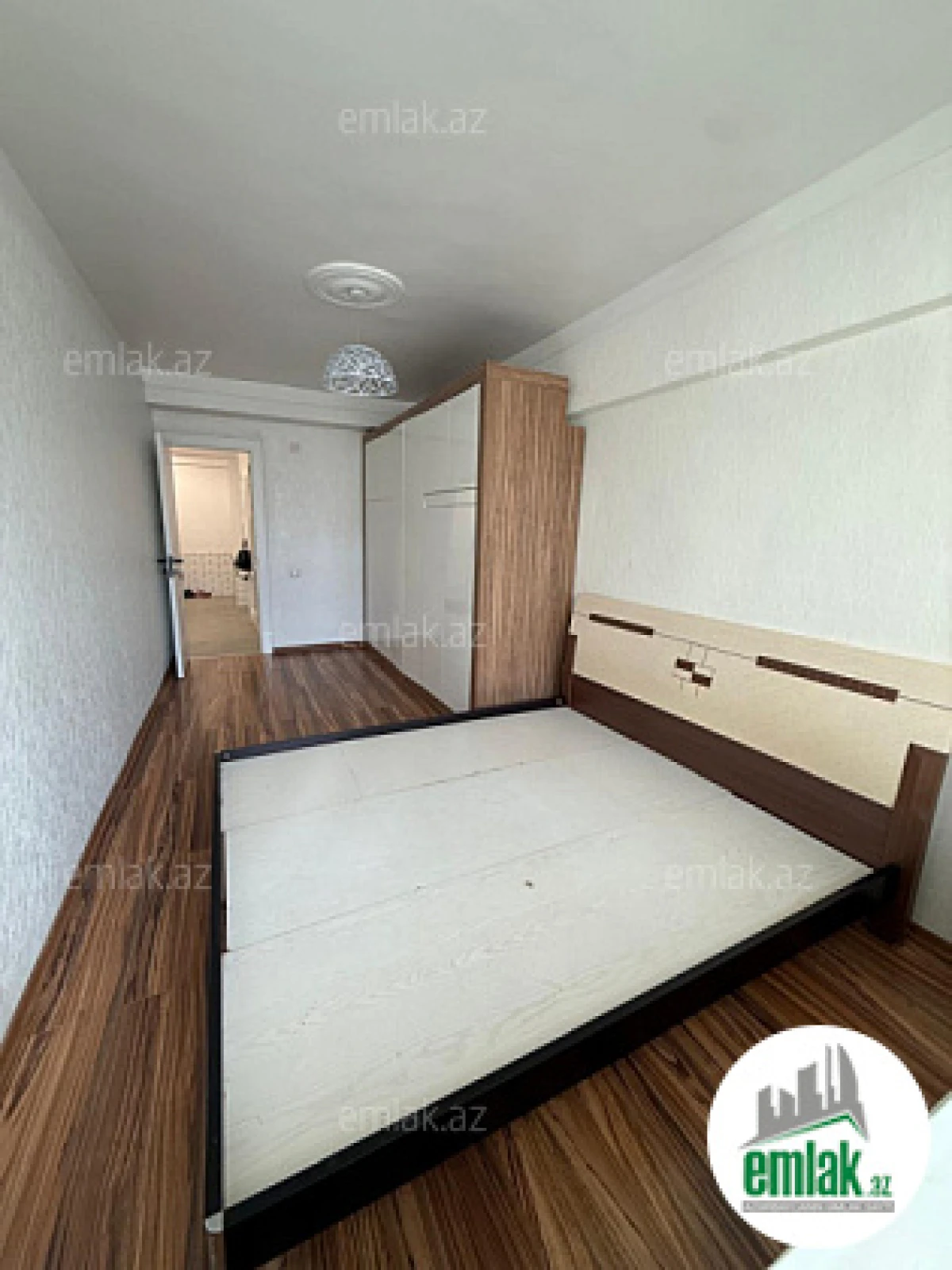 Satılır 2 otaqlı köhnə tikili 75 m²