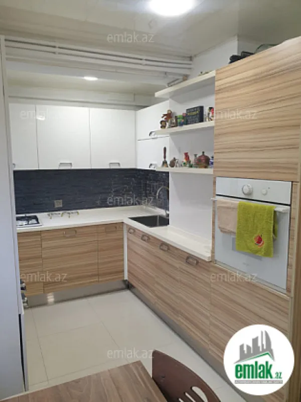 Satılır 2 otaqlı köhnə tikili 75 m²