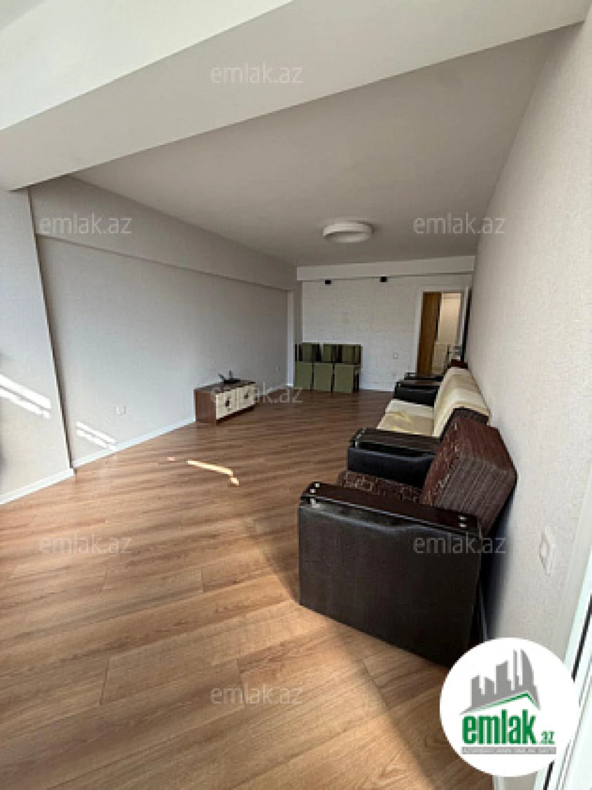 Satılır 2 otaqlı köhnə tikili 75 m²