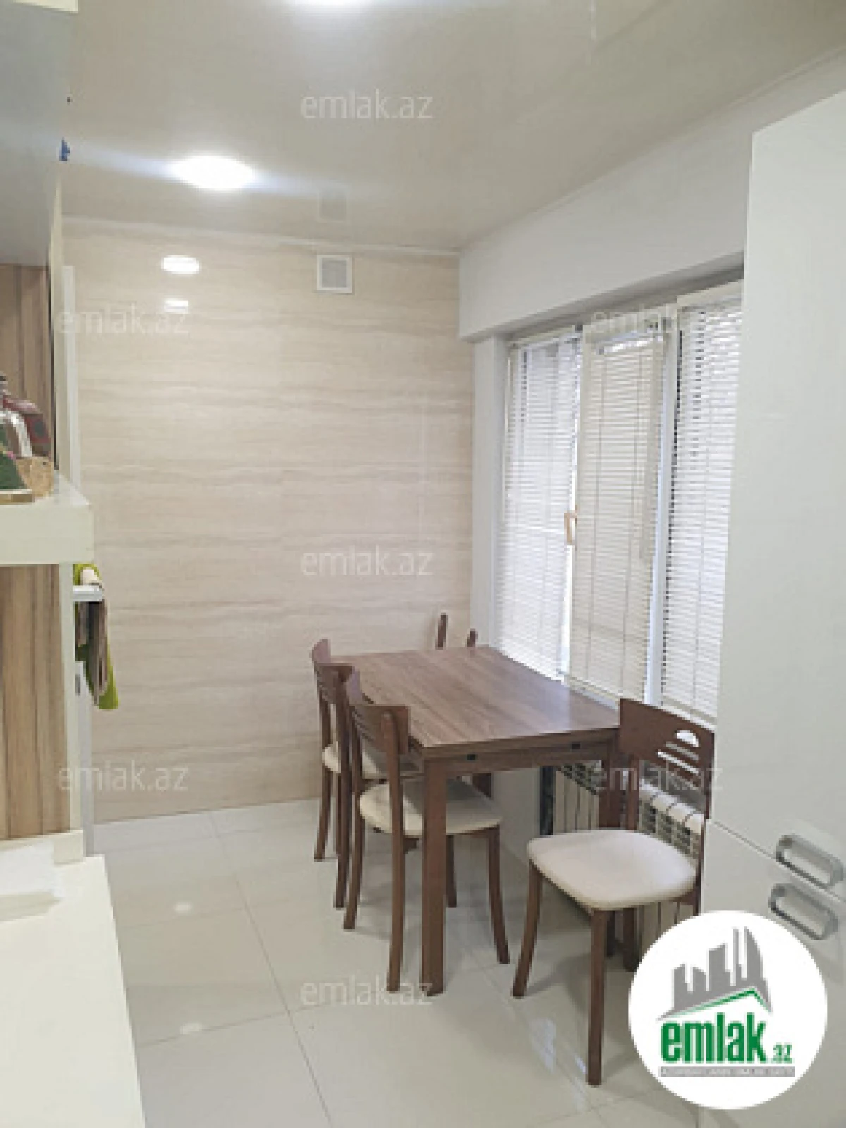 Satılır 2 otaqlı köhnə tikili 75 m²