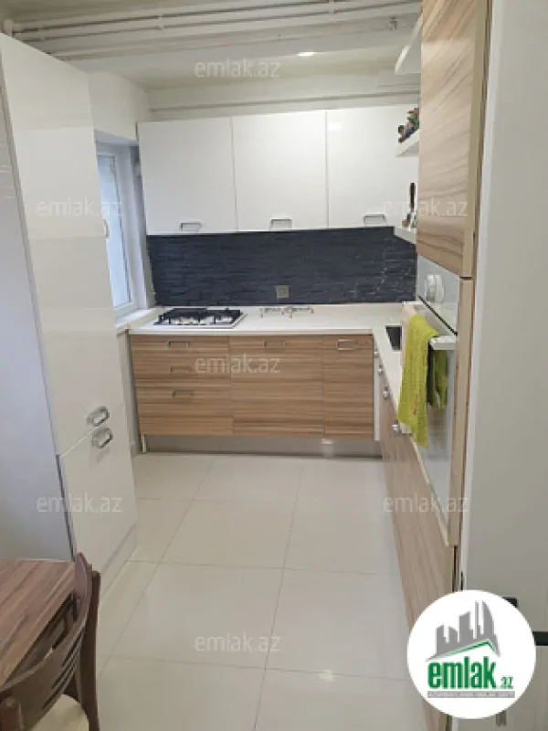 Satılır 2 otaqlı köhnə tikili 75 m²