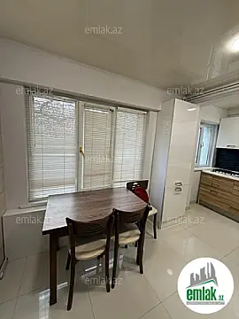 Satılır 2 otaqlı köhnə tikili 75 m²