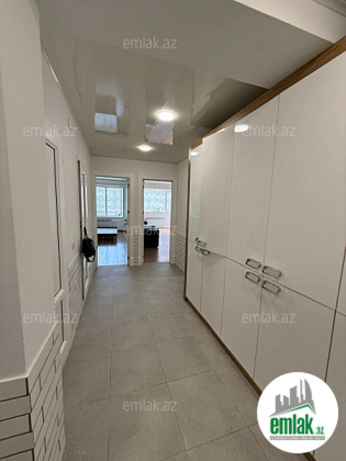 Satılır 2 otaqlı köhnə tikili 75 m²