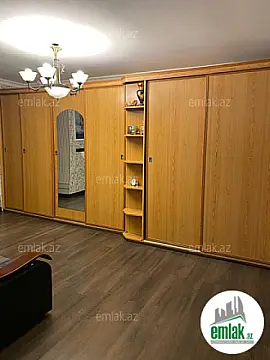 Satılır 4 otaqlı köhnə tikili 105 m²