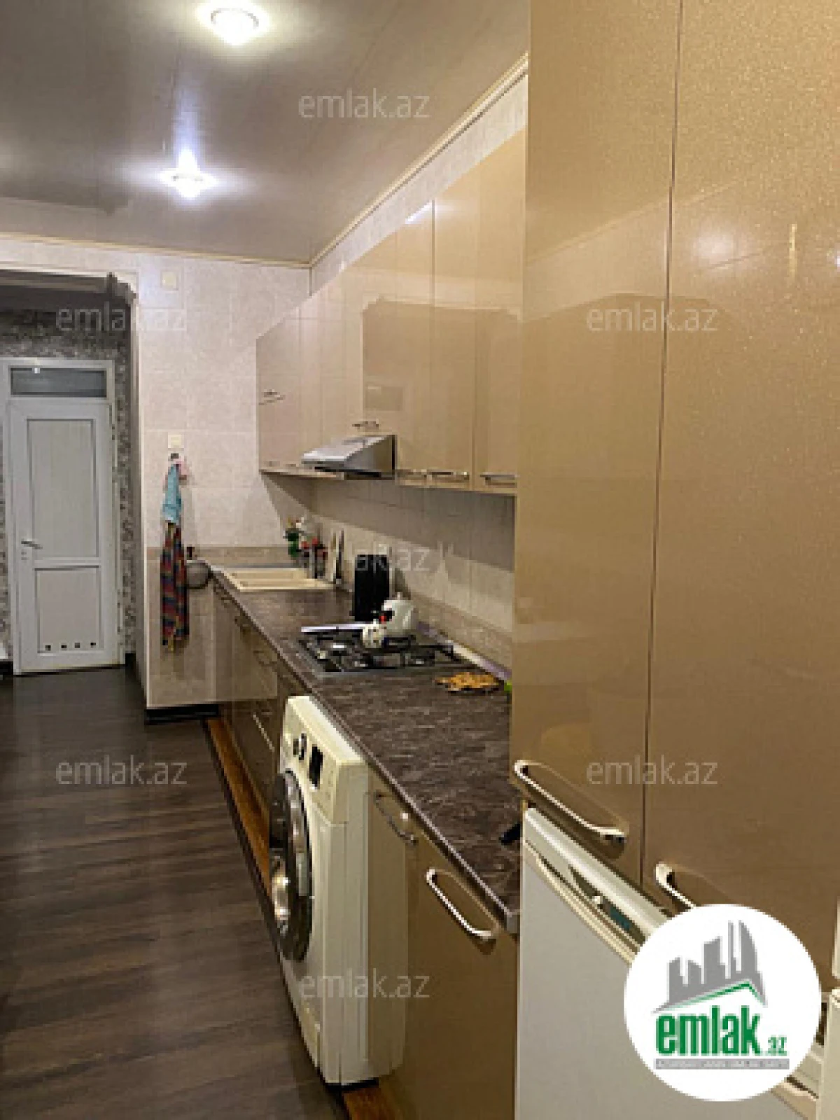 Satılır 4 otaqlı köhnə tikili 105 m²