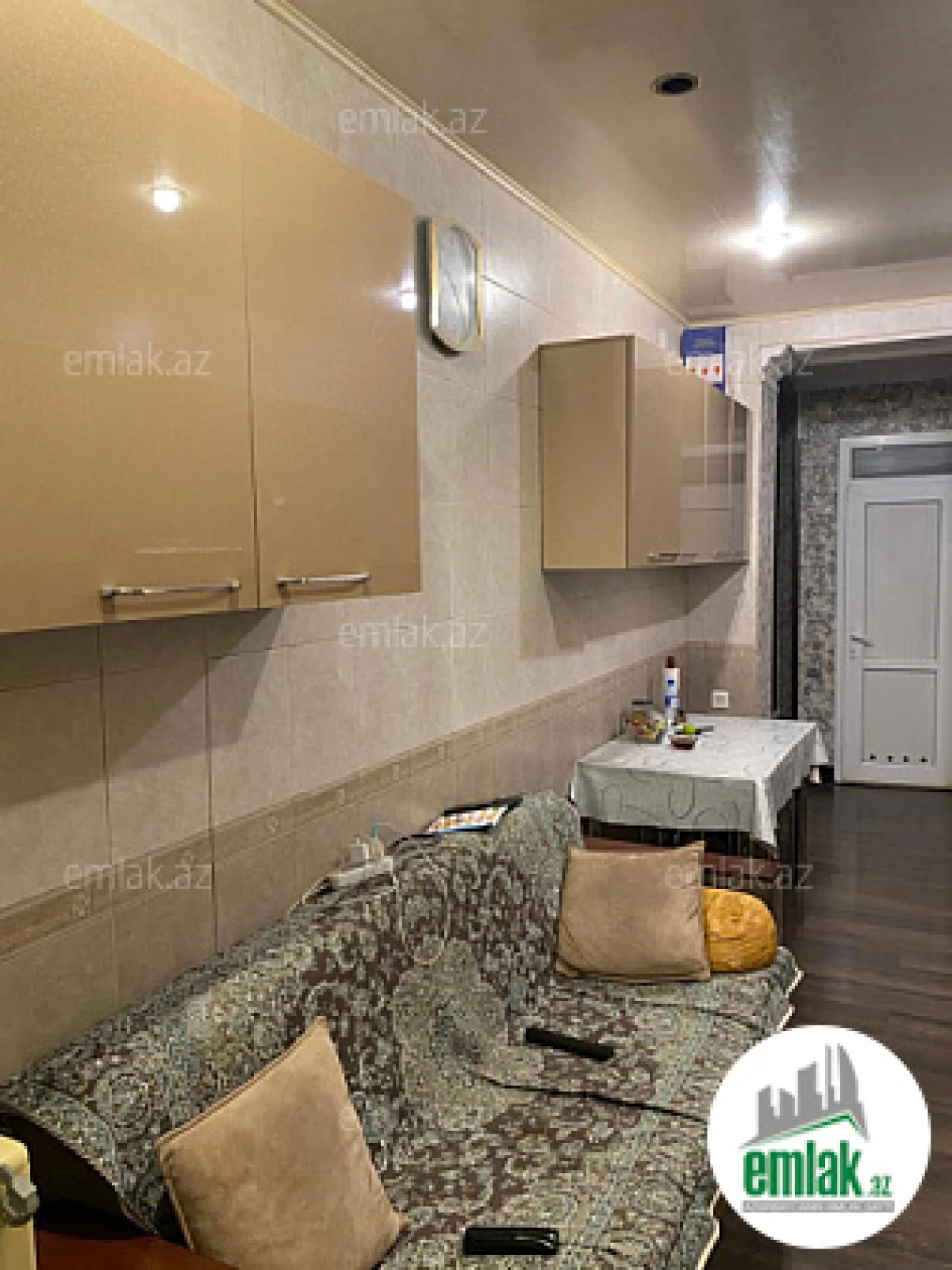 Satılır 4 otaqlı köhnə tikili 105 m²
