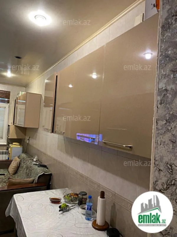 Satılır 4 otaqlı köhnə tikili 105 m²
