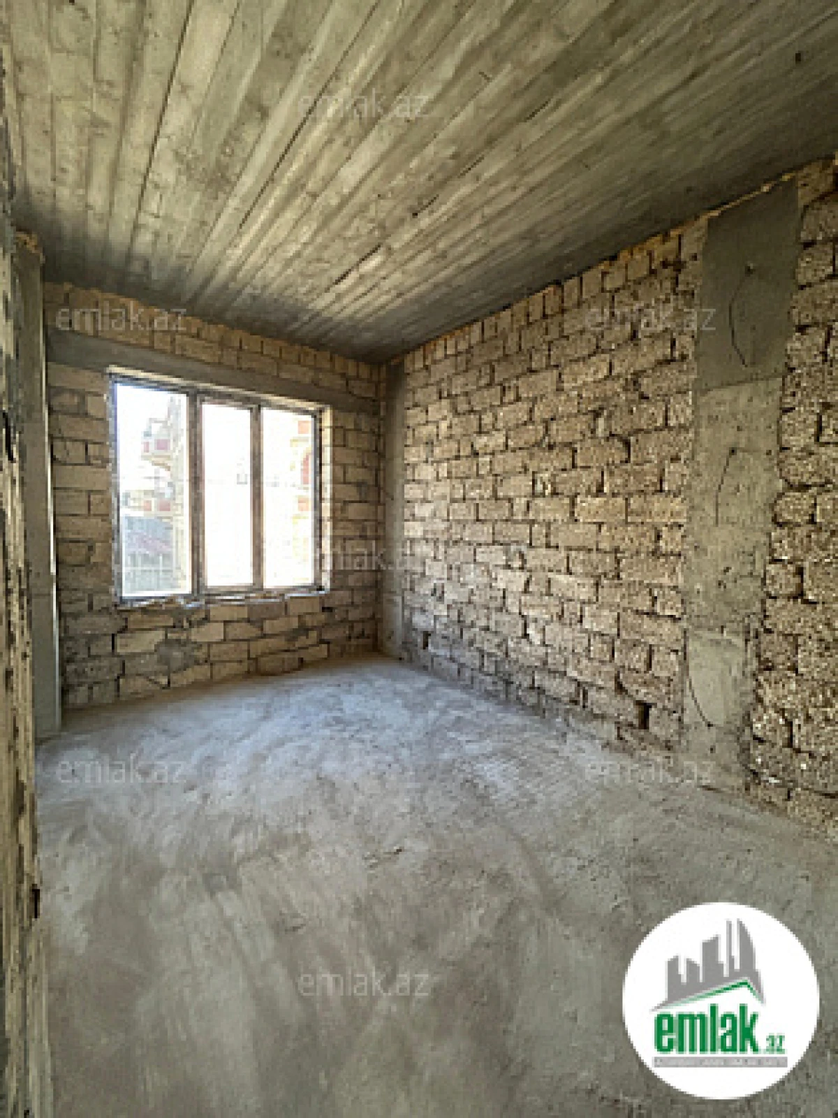 Satılır 6 otaqlı həyət evi 300 m²
