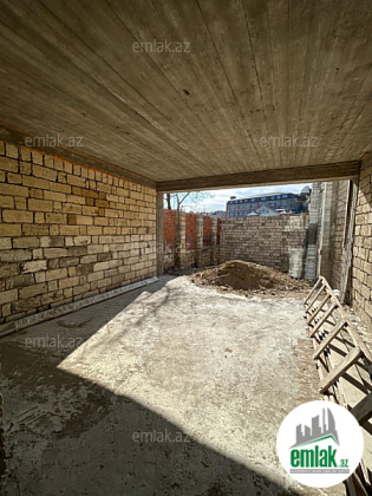 Satılır 6 otaqlı həyət evi 300 m²