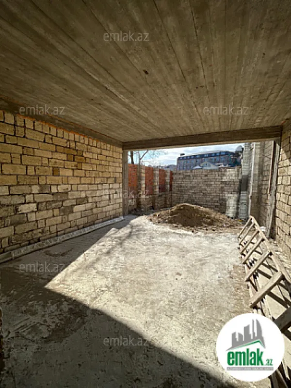 Satılır 6 otaqlı həyət evi 300 m²