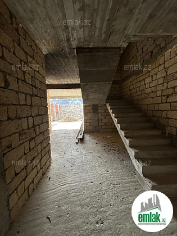 Satılır 6 otaqlı həyət evi 300 m²