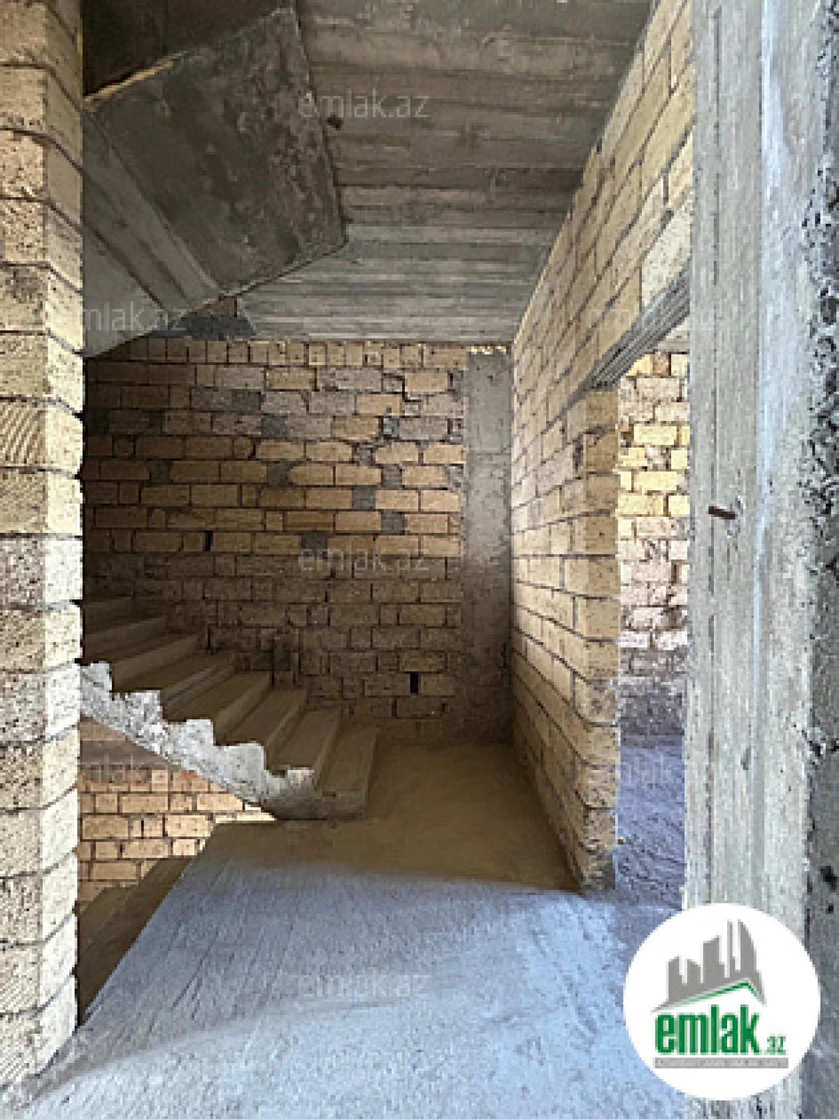 Satılır 6 otaqlı həyət evi 300 m²