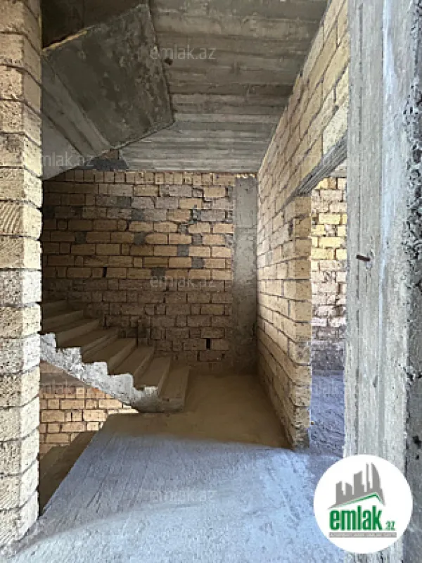 Satılır 6 otaqlı həyət evi 300 m²