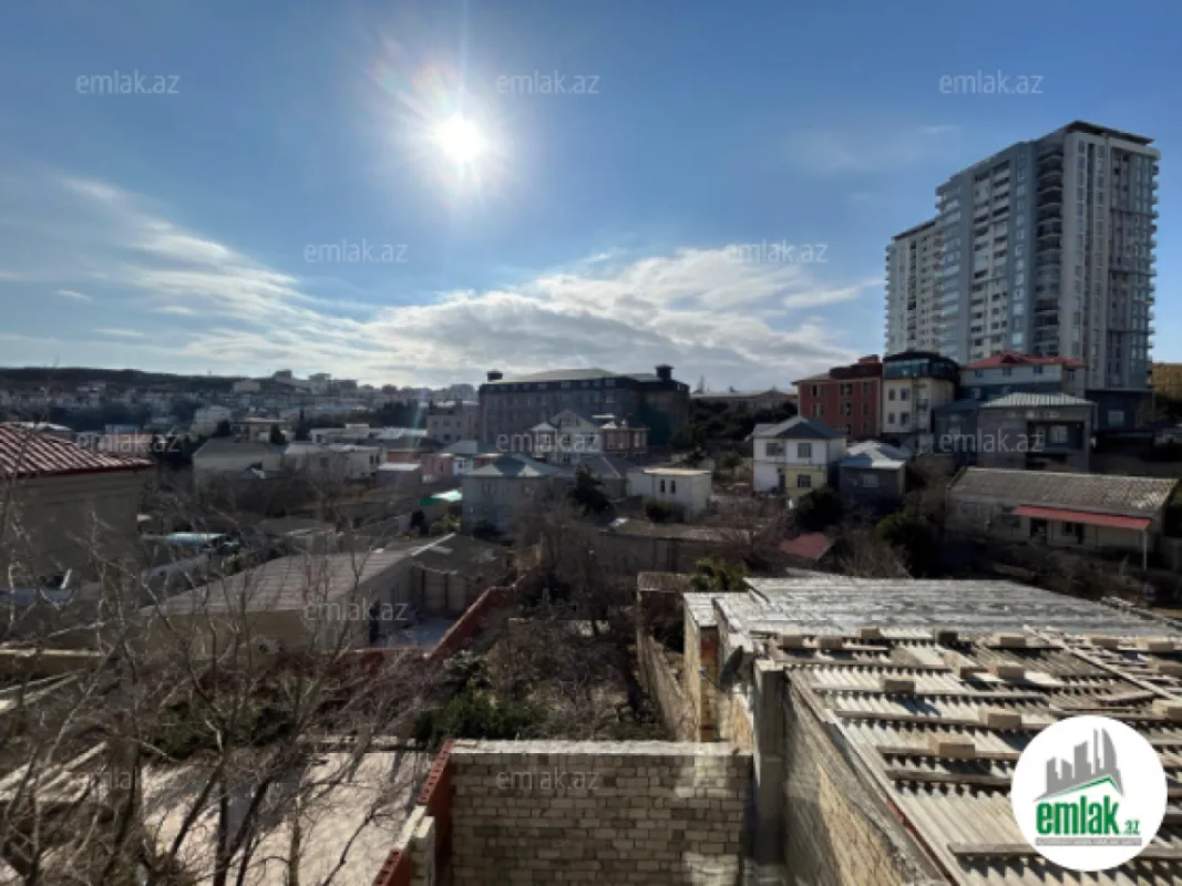 Satılır 6 otaqlı həyət evi 300 m²
