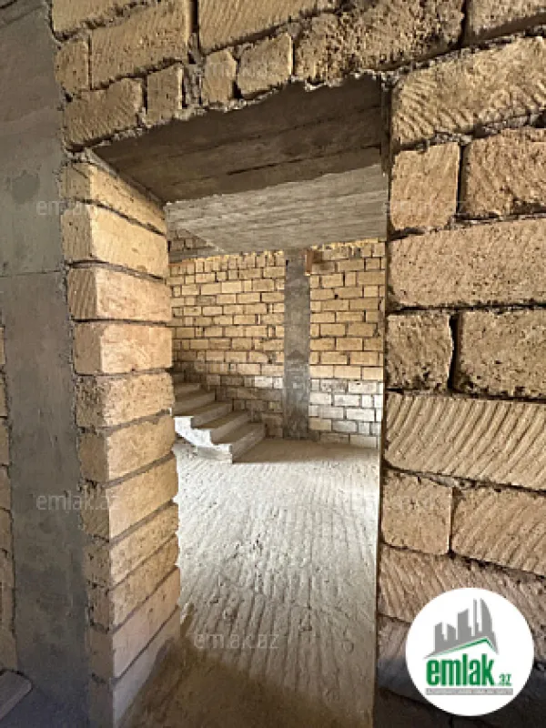 Satılır 6 otaqlı həyət evi 300 m²