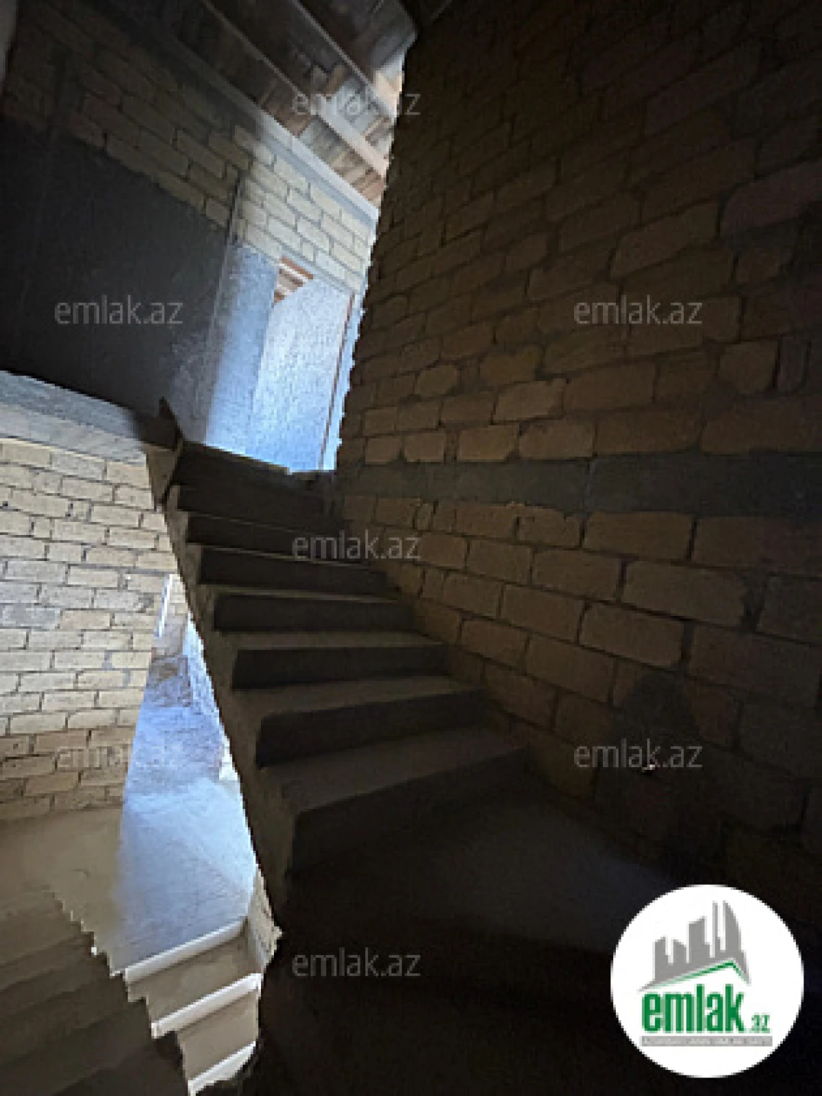 Satılır 6 otaqlı həyət evi 300 m²