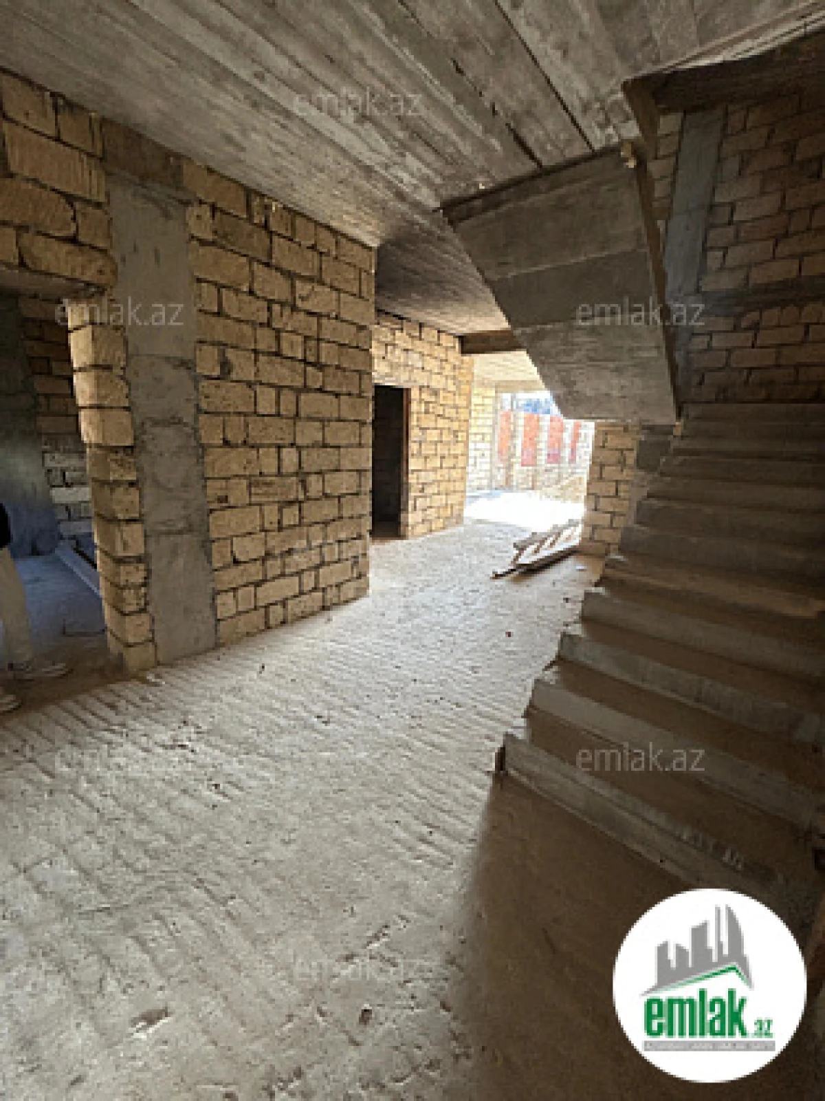 Satılır 6 otaqlı həyət evi 300 m²