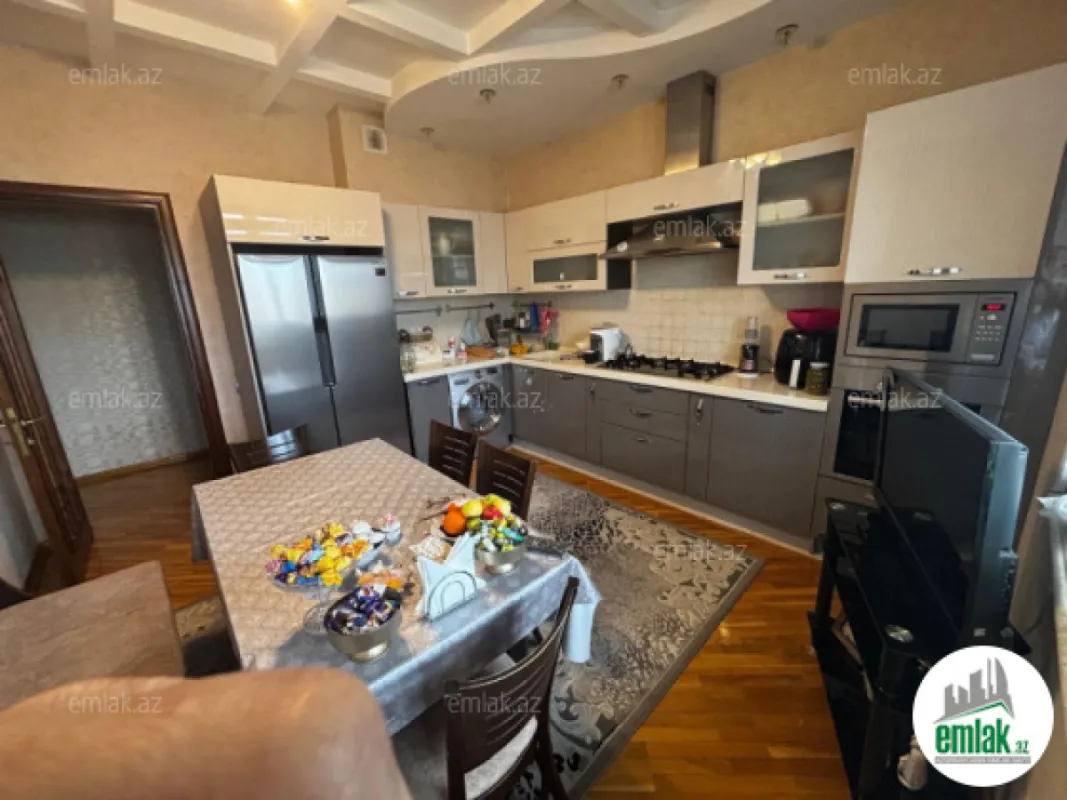 Satılır 3 otaqlı yeni tikili 137 m²