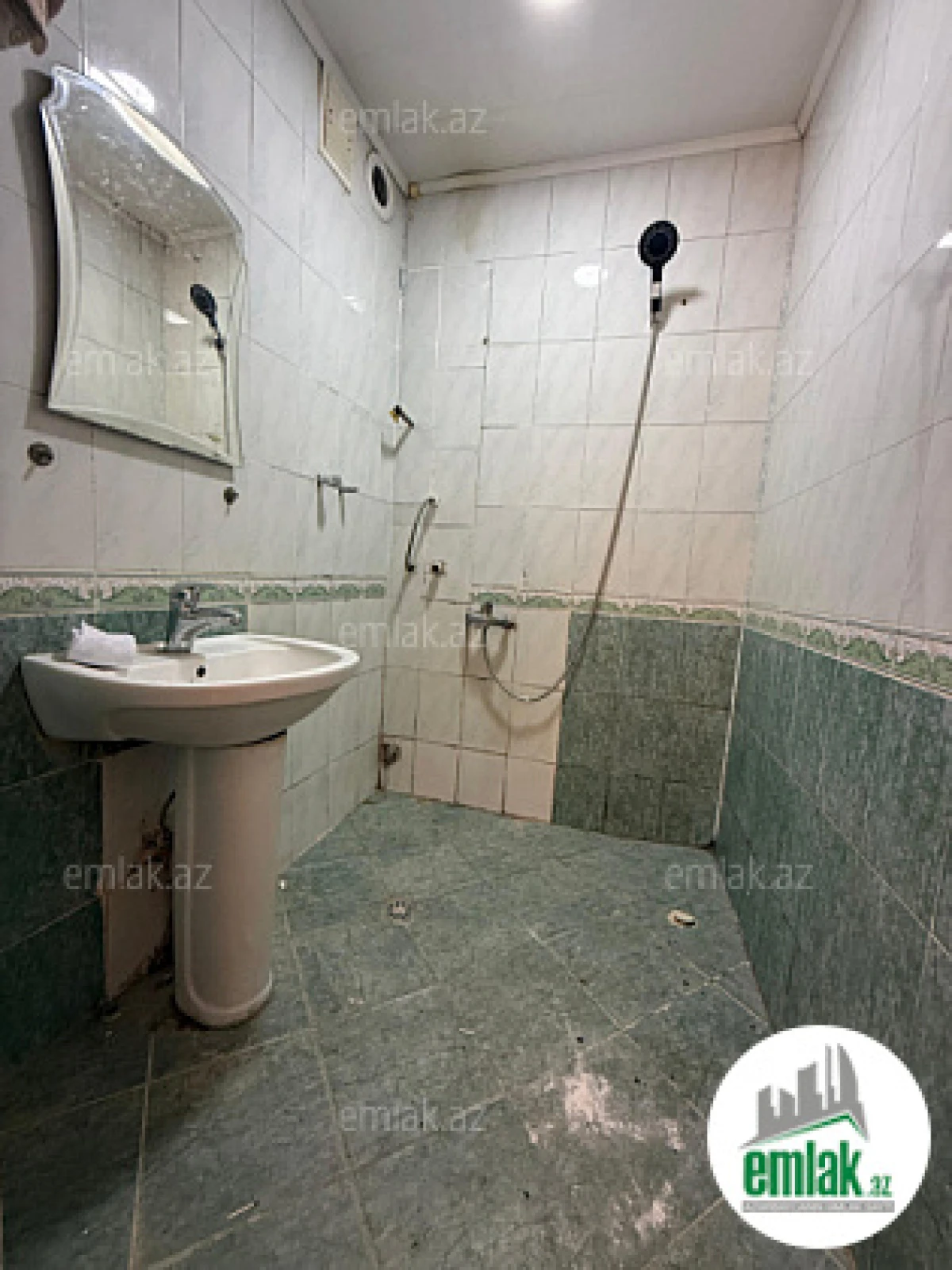 Satılır 3 otaqlı köhnə tikili 136 m²