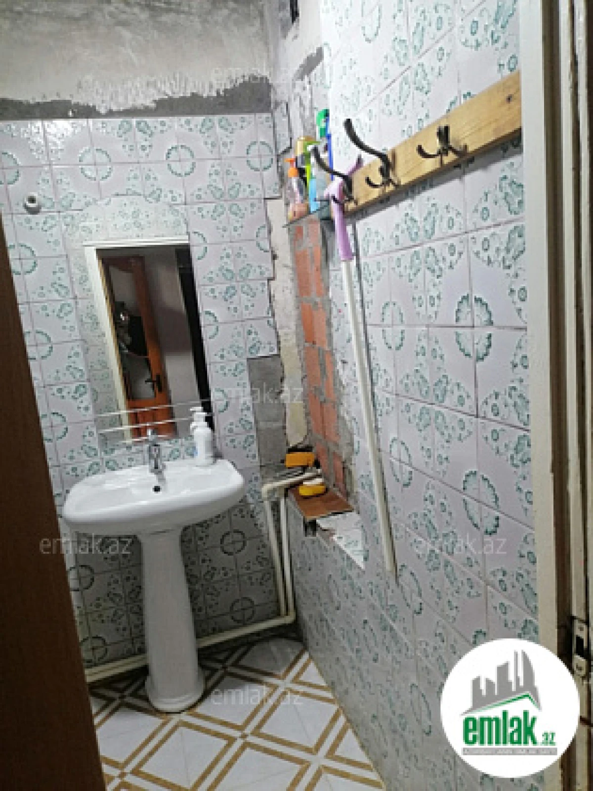 Satılır 3 otaqlı köhnə tikili 75 m²