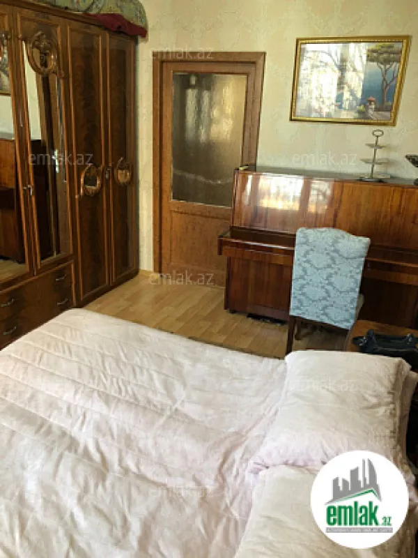 Satılır 3 otaqlı köhnə tikili 75 m²