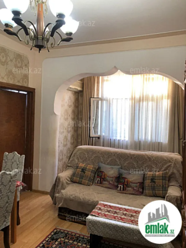 Satılır 3 otaqlı köhnə tikili 75 m²