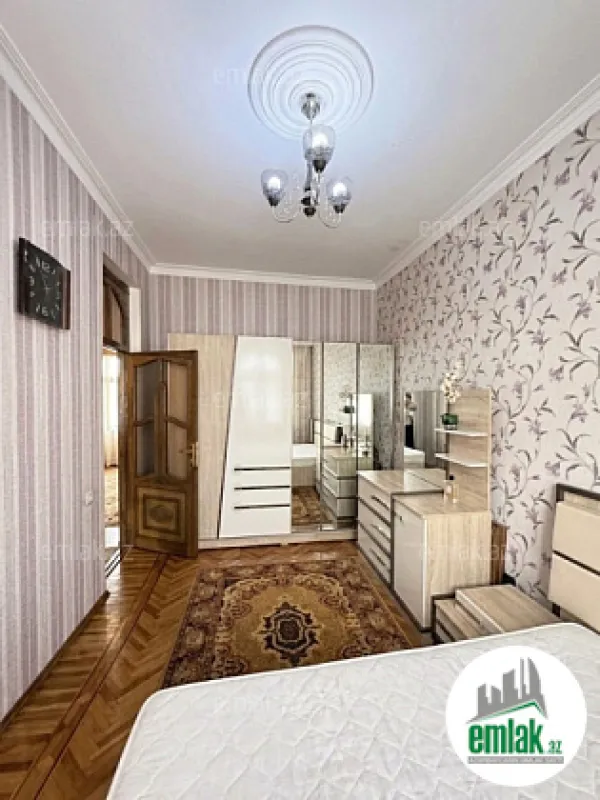 Satılır 3 otaqlı köhnə tikili 84 m²