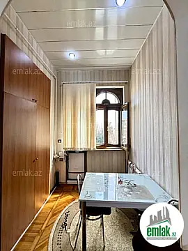 Satılır 3 otaqlı köhnə tikili 84 m²