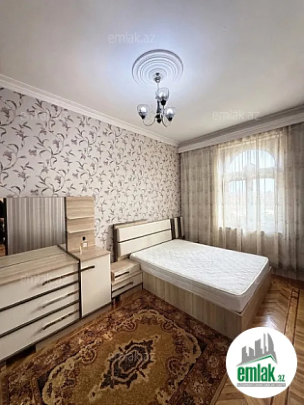 Satılır 3 otaqlı köhnə tikili 84 m²