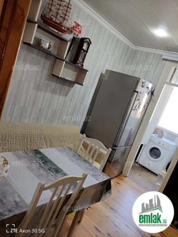 Satılır 3 otaqlı köhnə tikili 82 m²