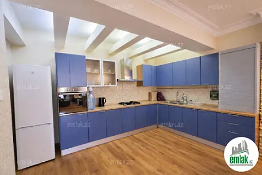 Satılır 3 otaqlı yeni tikili 160 m²