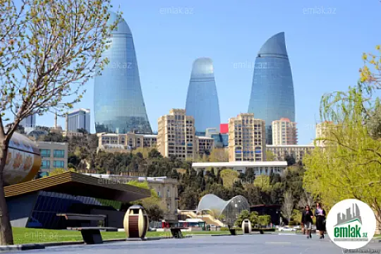 Satılır 3 otaqlı köhnə tikili 130.5 m²