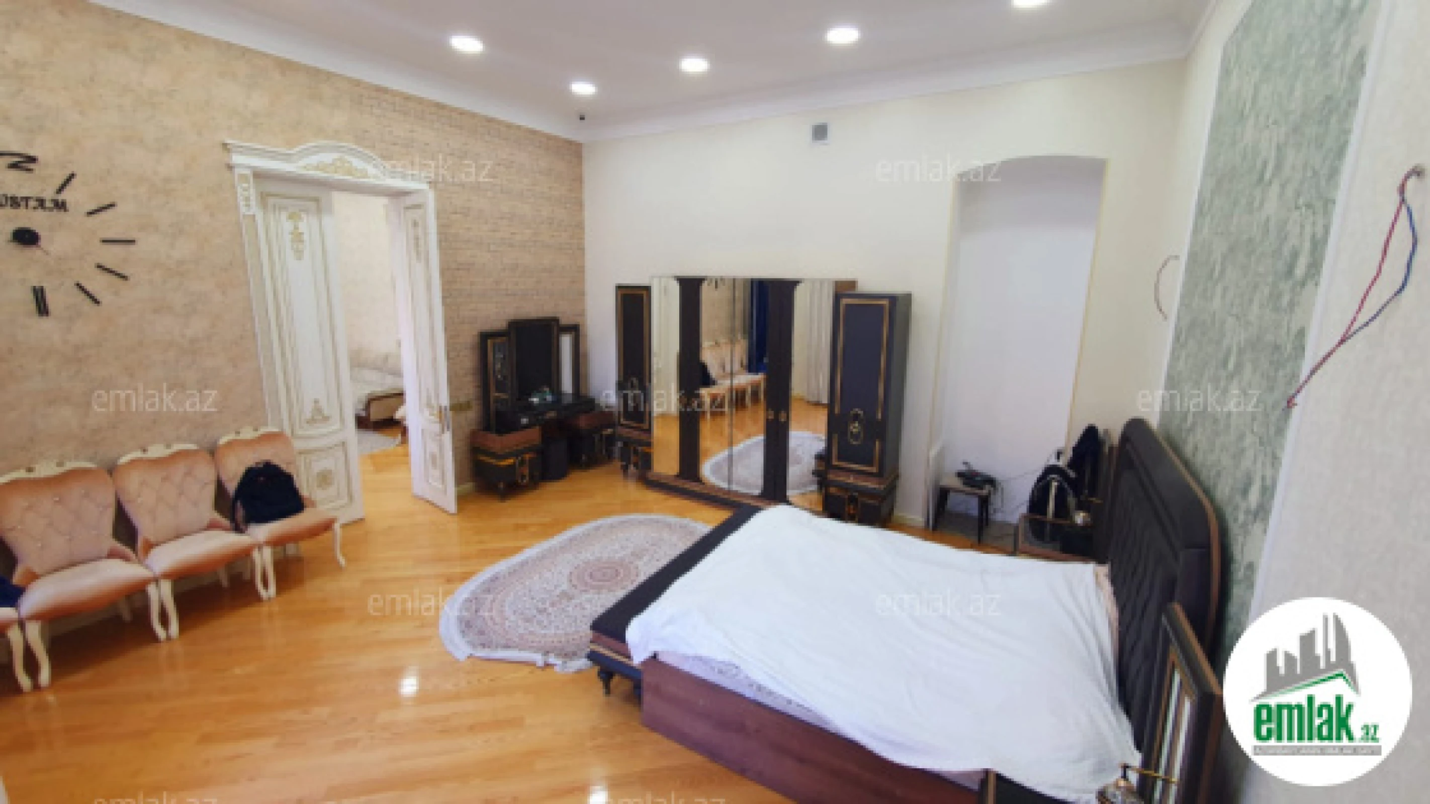 Satılır 3 otaqlı köhnə tikili 130.5 m²