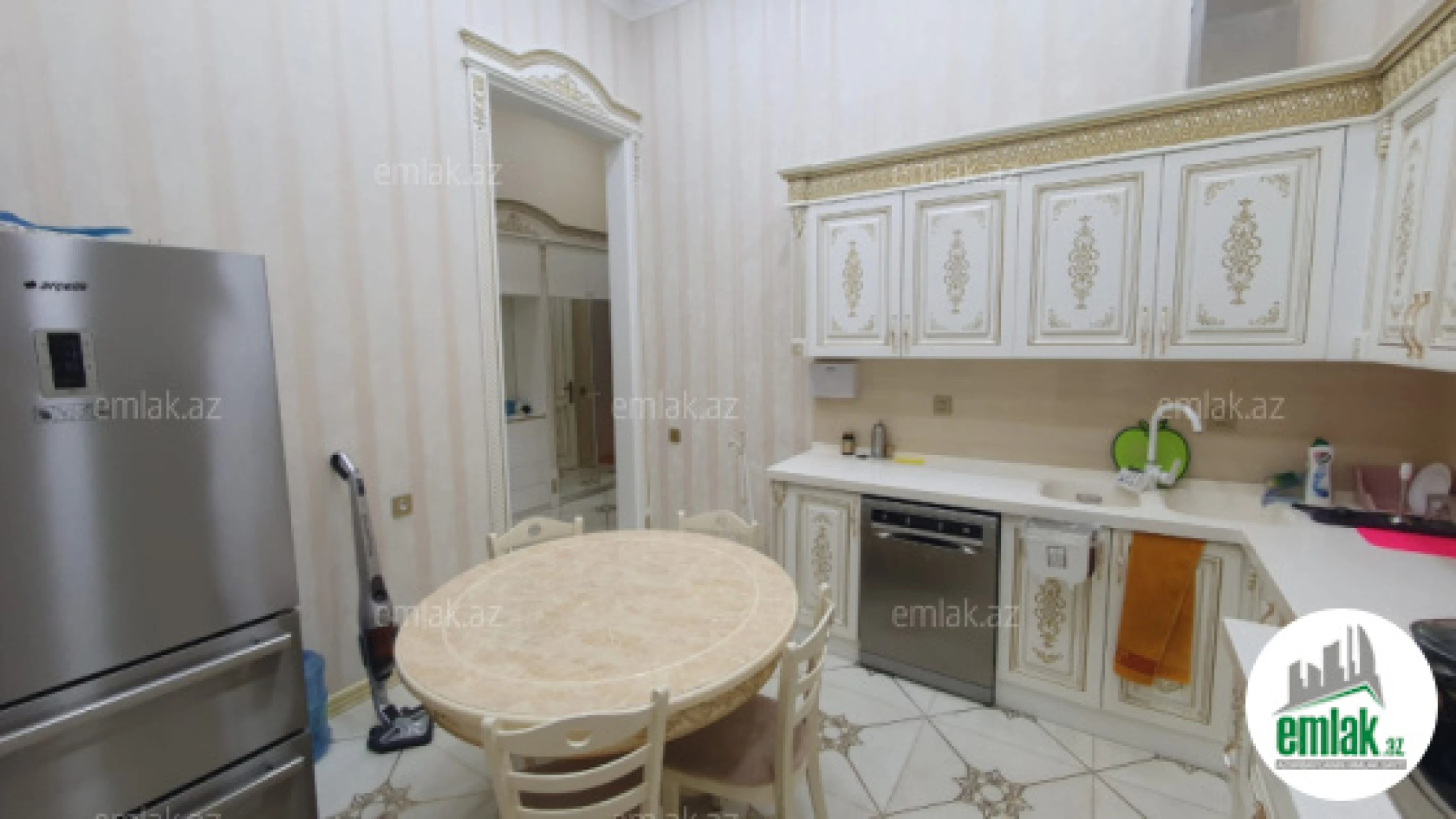 Satılır 3 otaqlı köhnə tikili 130.5 m²