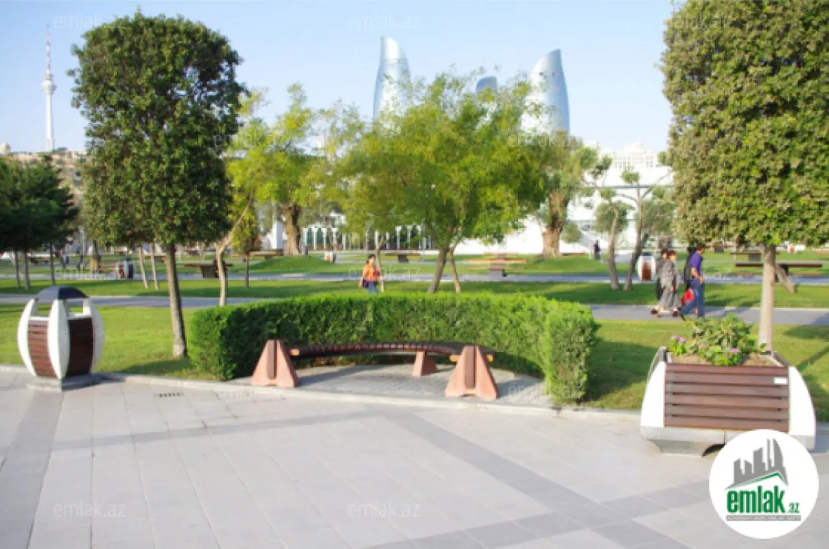 Satılır 3 otaqlı köhnə tikili 130.5 m²