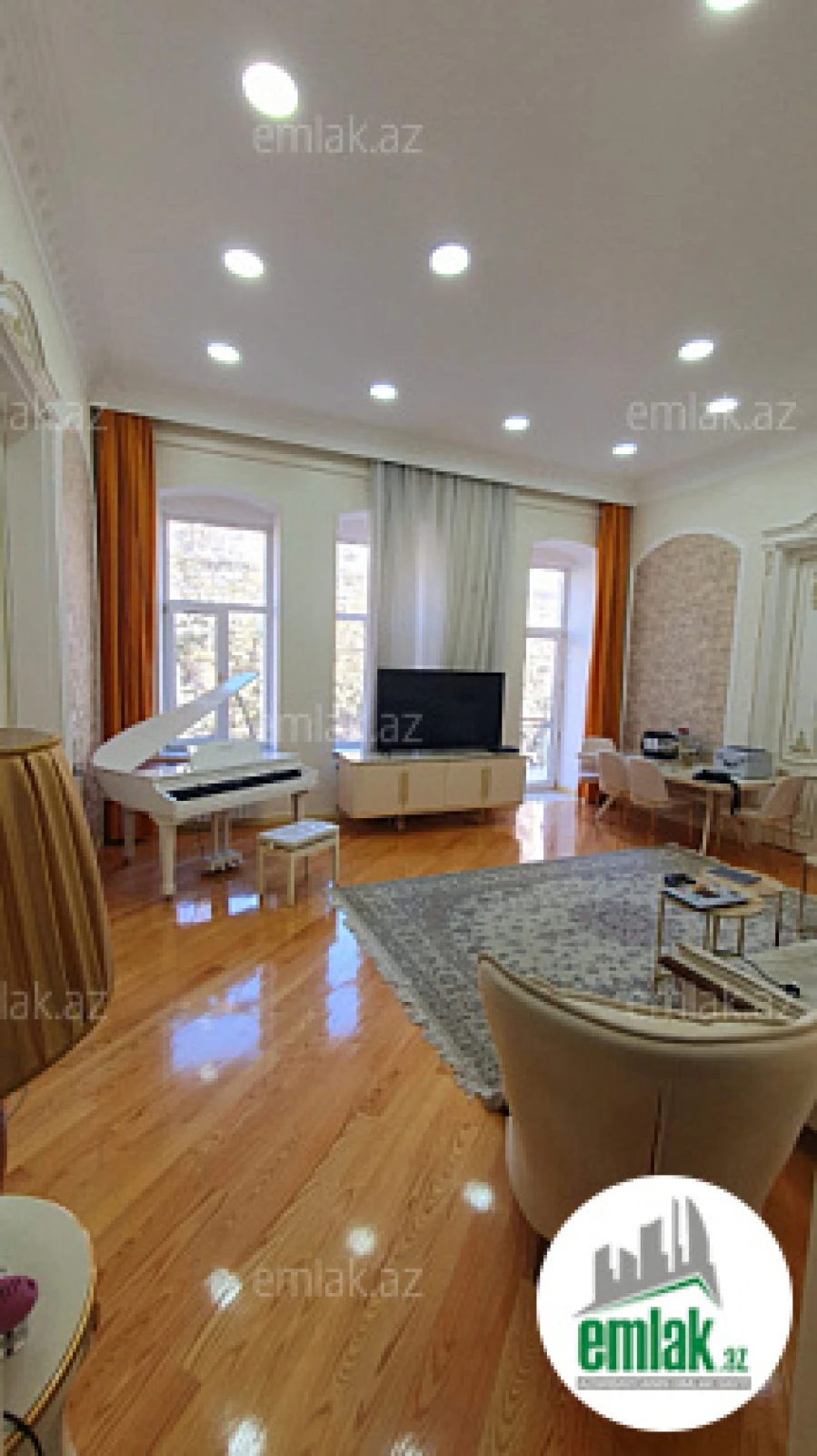 Satılır 3 otaqlı köhnə tikili 130.5 m²