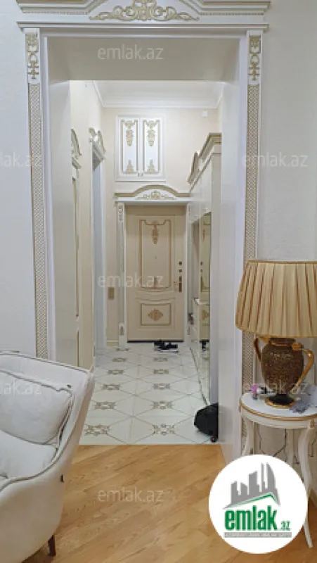 Satılır 3 otaqlı köhnə tikili 130.5 m²