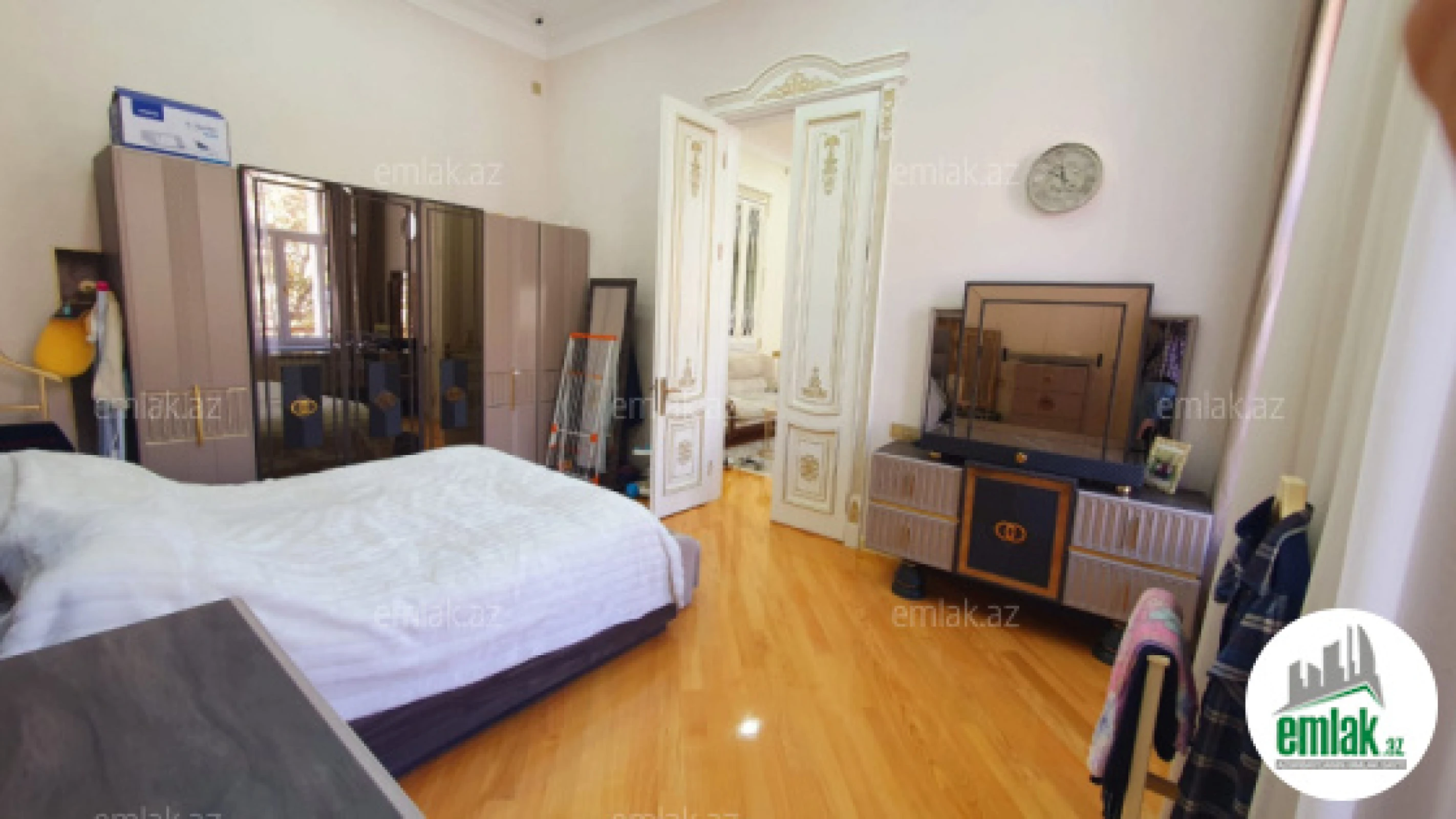 Satılır 3 otaqlı köhnə tikili 130.5 m²