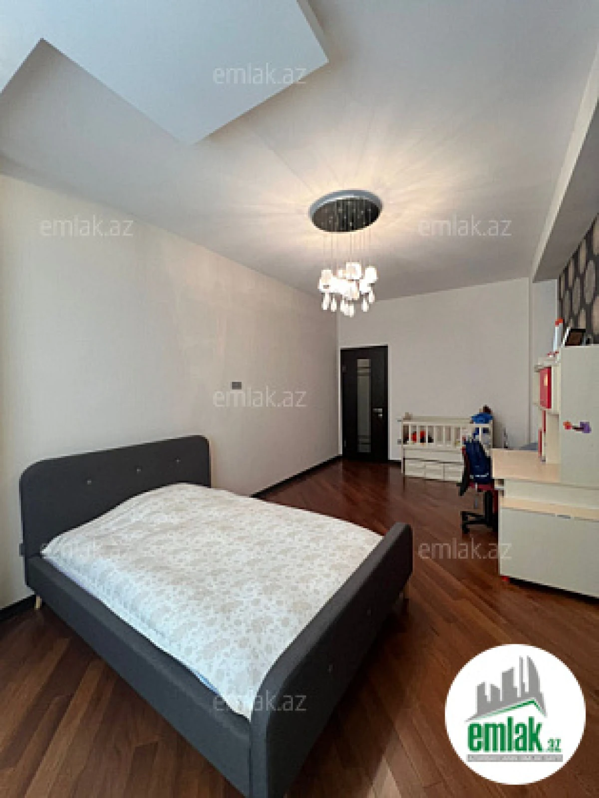 Satılır 3 otaqlı yeni tikili 170 m²